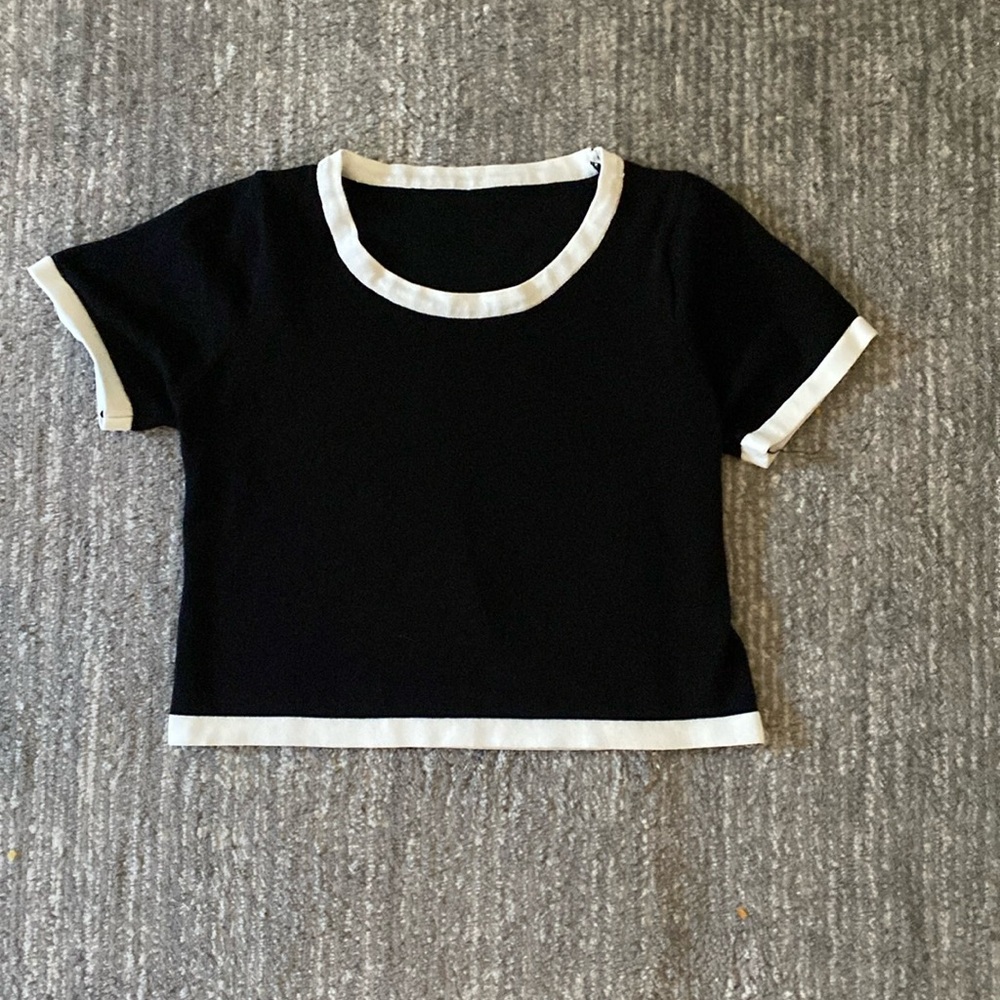 Black crop ring T size